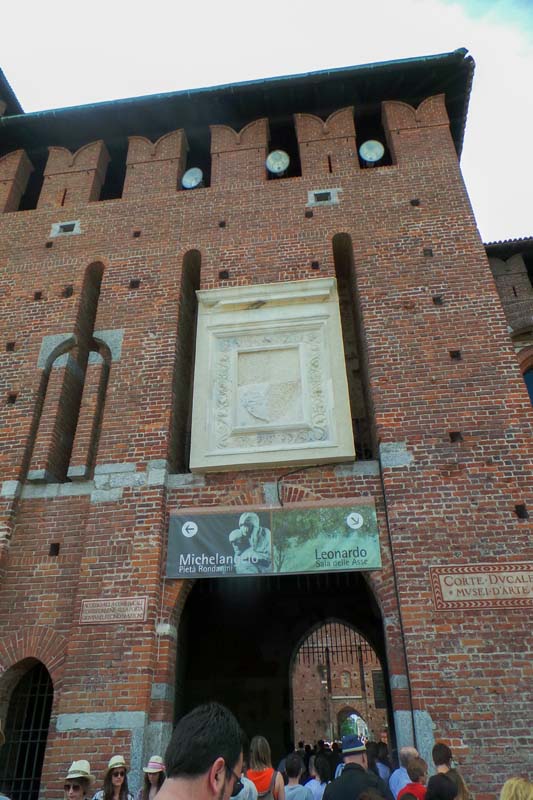 Italia día 3, Milán, Fachadas Castillo Sforzesco