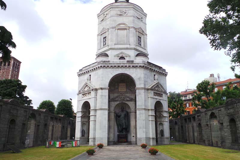 Templo de la Victoria, a los caídos